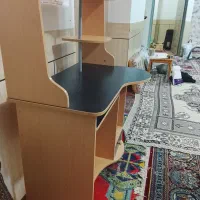 میز کامپیوتر کاملا سالم