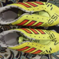 کفش چمن و لباس ورزشی