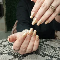 کاشت ناخن با قیمت مناسب و متریال با کیفیت