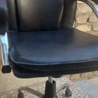 صندلی گردان.