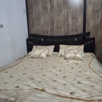 سرویس خواب|تخت و سرویس خواب|میانه, |دیوار