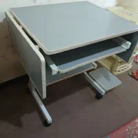 میز کامپیوتر در حد نو
