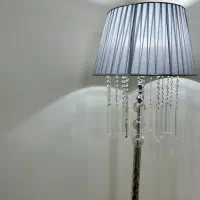 آباژور ایستاده