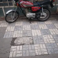 یه دستگاه موتورسیکلت ۱۲۵