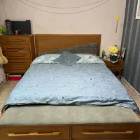 تخت چوب دونفره با پاتختی