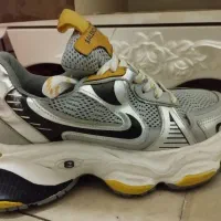 کفش و کاپشن