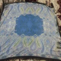 روسری نخی باحاشیه ی ابریشمی