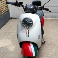 اسکوپی برقی رنگ خاص ایتالیایی