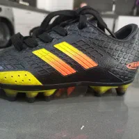 کفش فوتبالی بچگانه|تجهیزات ورزشی|صدرا-فارس, فاز ۲|دیوار