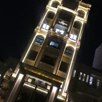 آپارتمان ۱۴۰ متری ، اول هنرستان ( گلشن ) شیک