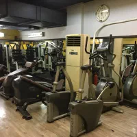 کارگر ایرانی افغان آقا باشگاه بدنسازی پاره وقت