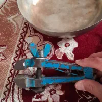 کاسه قدیمی ورشو و گیره دستی فولادی قدیمی|کلکسیون و سرگرمی|رباط‌کریم, الارد|دیوار