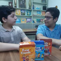 استخدام استاد زبان و منشی