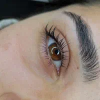 اکستنشن و لیفت و لمینت مژه و ابرو