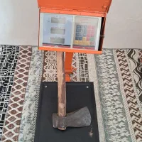 ترازو و تبر