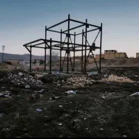 زمین نیمه ساخت با اسکلت فلزی