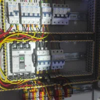 خدمات برق صنعتی(تابلو برق)|خدمات پیشه و مهارت|کاشان, باهنر|دیوار