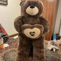 یک عروسک بزرگ حدود ۲ متر