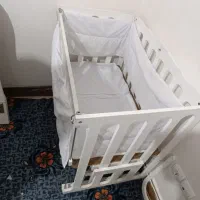 تخت کنار مادر