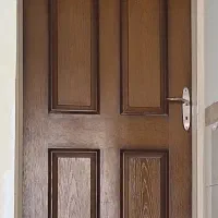 درب چوبی در حد نو