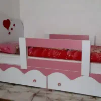 تخت خواب ومیز تحریر
