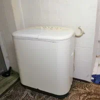 یک ماشین لباسشویی پاکشوما دوقلو