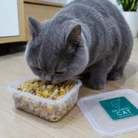تهیه و توزیع انواع مرغوب غذای تر خانگی گربه و سگ