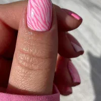 کاشت ناخن حرفه ای با متریال درجه یک