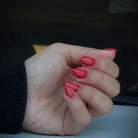 کاشت ناخن ۳۰۰ققط هزینه مواد