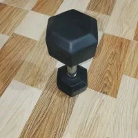 یک عدد دمبل پنج کیلویی