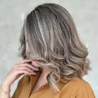 رنگ و لایت مو|خدمات آرایشگری و زیبایی|فلاورجان, |دیوار