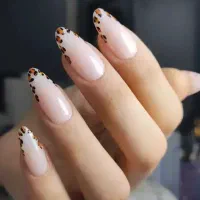 کاشت ناخن و پیرسینگ گوش|خدمات آرایشگری و زیبایی|قروه, |دیوار