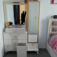 تخت دونفره و میز آرایش در حد نو|تخت و سرویس خواب|بیجار, |دیوار