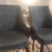 دو عدد صندلی