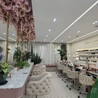 نیازمند نیرو در سالن زیبایی