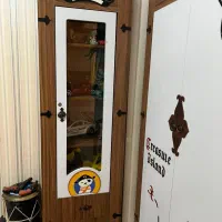 تخت وکمد کودک کاملا تمیزو سالم وجادار