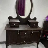 تخت و میز آرایش با آینه