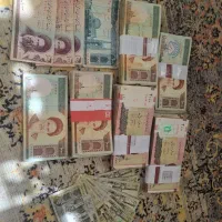 تعدادی اسکناس ۱۰۰/۲۰۰/۵۰۰/۱۰۰۰/۲۰۰۰ریالی