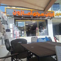 عکاس و ادیتور با دوربین