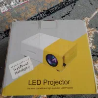 مینی پروژکتور yg300 و فلش 128g
