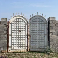 درحیاطی عرض ۲/نیم سنگین ‌محکم