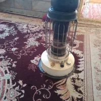 چراغ نفتی قدیمی و هرکره سنگی قدیمی