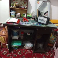 میز کامپیوتر کاملا نو بدون کوچکترین خط و خش