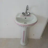 روشویی چینی همراه با شیر سالم به فروش میرسد.