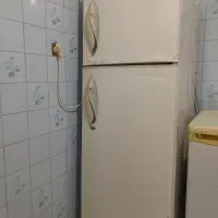 یک عدد یخچال فریزر امرسان کارکرد سالم