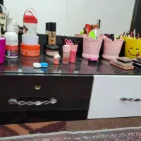 آینه ارایشی و دوعدد کشو|آرایشگاه و سالنهای زیبایی|کازرون, |دیوار