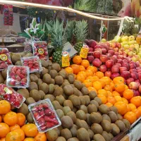 کارگر وارد برای کار در  میوه فروشی