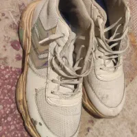 کتونی سفید شبرنگ