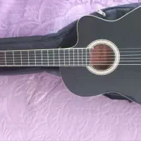 گیتار بارسلونا مشکی به همراه کیف و دو عدد پیک