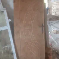 1 عدد درب ورودی و 2 عدد درب اتاق همراه با چهار چوب